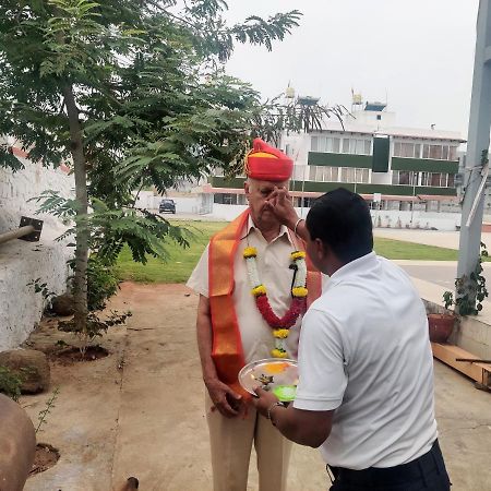 Pune Airport Eon Barclays Kharadi Luxe15 Suites Work Desks Exteriör bild
