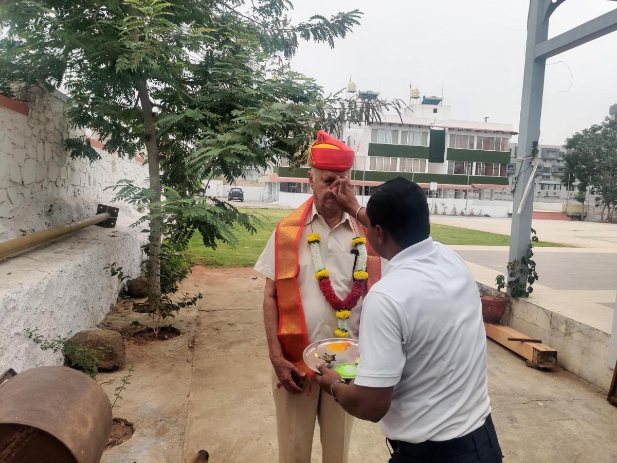 Pune Airport Eon Barclays Kharadi Luxe15 Suites Work Desks Exteriör bild